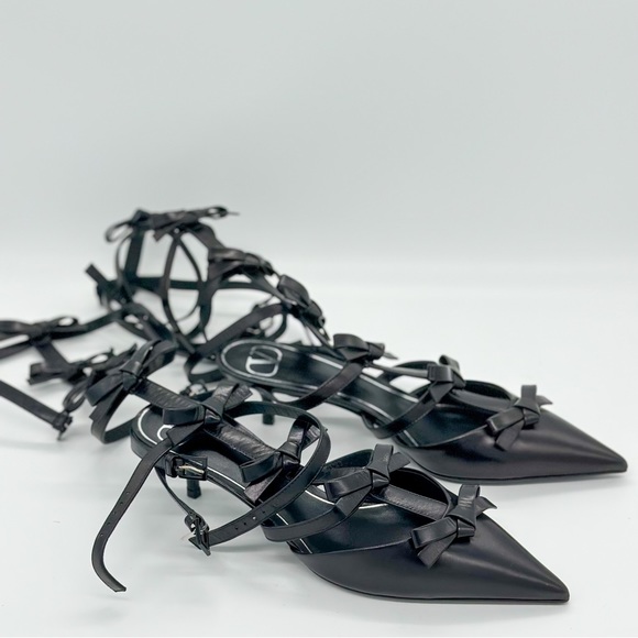 VALENTINO GARAVANI Bow Buckled Strap Pointed Toe Pump - Picture 5 of 7